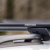 MENABO ΜΠΑΡΕΣ ΟΡΟΦΗΣ ΑΛΟΥΜΙΝΙΟΥ SHERMAN XL BLACK 135 cm ΣΕ ΜΑΥΡΟ ΧΡΩΜΑ ΓΙΑ Chevrolet Tavera 5 doors 1998>2017 ΜΕ RAISED RAILS (Παράλληλες Μπάρες με Κενό) - 2 ΤΕΜ. (12290/MB)