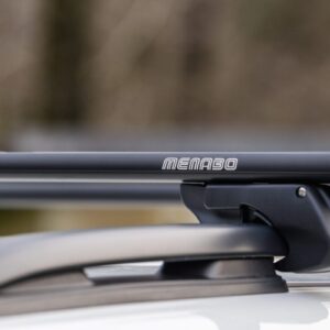 MENABO ΜΠΑΡΕΣ ΟΡΟΦΗΣ ΑΛΟΥΜΙΝΙΟΥ SHERMAN XL BLACK 135 cm ΣΕ ΜΑΥΡΟ ΧΡΩΜΑ ΓΙΑ Seat Alhambra (7M) 5 doors 1996>2010 ΜΕ RAISED RAILS (Παράλληλες Μπάρες με Κενό) - 2 ΤΕΜ. (12290/MB)
